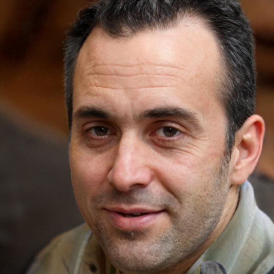 Álvaro Mendoza, Director Financiero