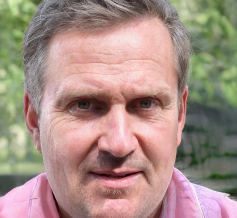 Ricardo Vega, Consultor Financiero